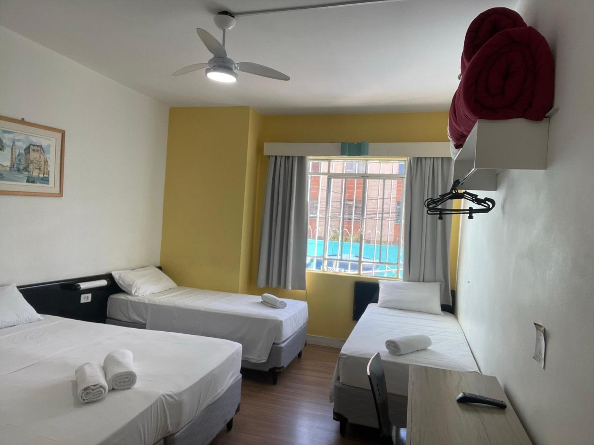Hotel Blumenau Centro Curitiba Pokoj fotografie